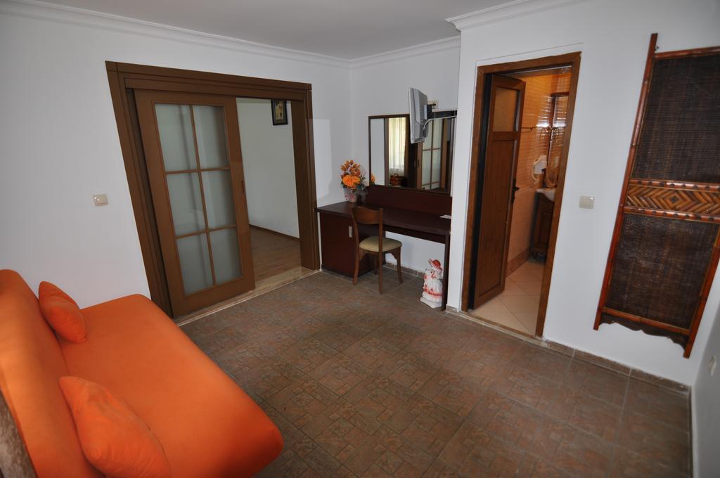 Longhouse Inn Hotel Dalyan Bilik gambar